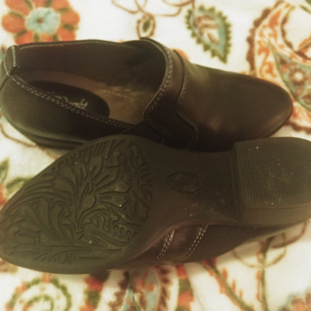 Boots - Picture 2 of 3
